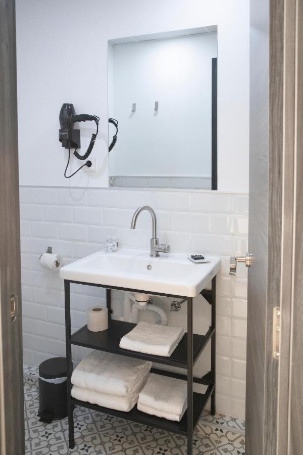 Hostal Boutique I Host You Madrid Esterno foto